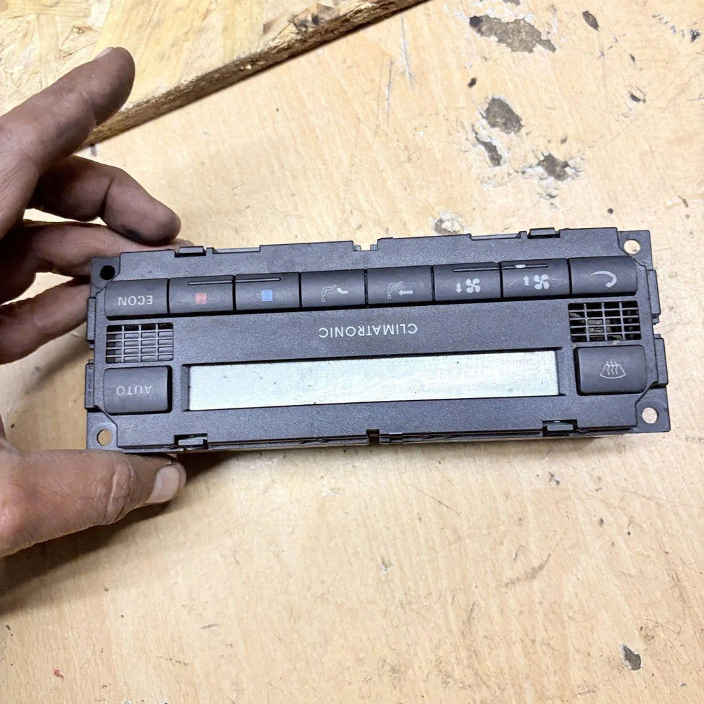 VW Passat 3B 3BG Golf 4 control air conditioning climate control part 3B190 2002