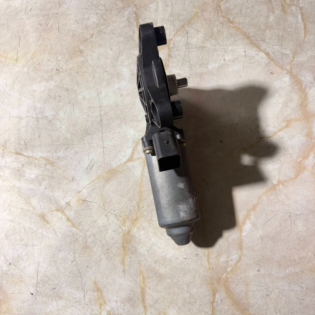MERCEDES BENZ C S CLASS 1998-2008 FRONT LEFT WINDOW MOTOR 0536004902