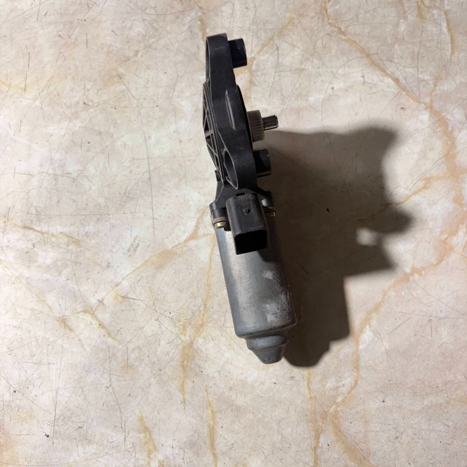 MERCEDES BENZ C S CLASS 1998-2008 FRONT LEFT WINDOW MOTOR 0536004902