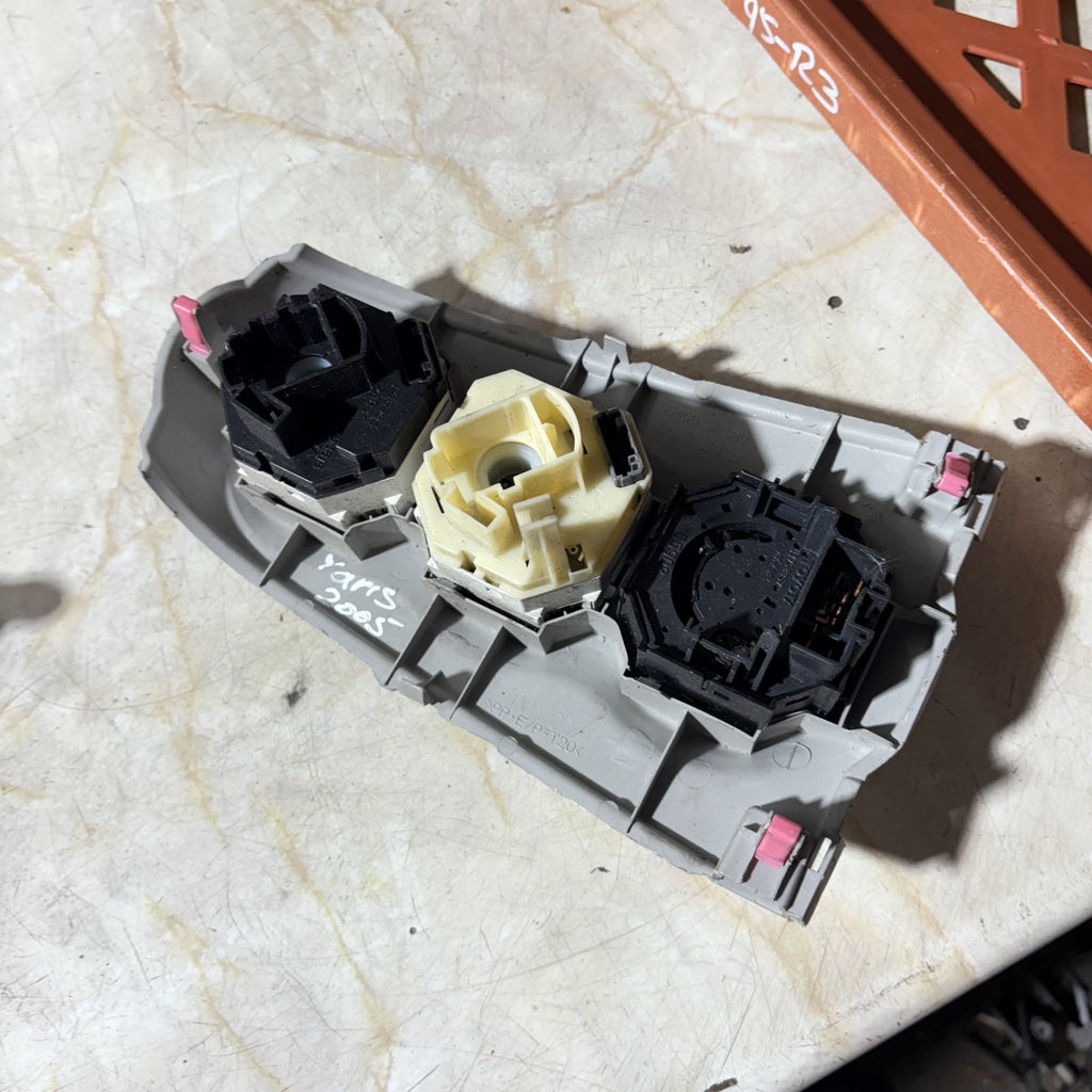 Toyota Yaris Mk2 XP90 2005-2008 A/C Heater Control Panel RHD 55406-52120