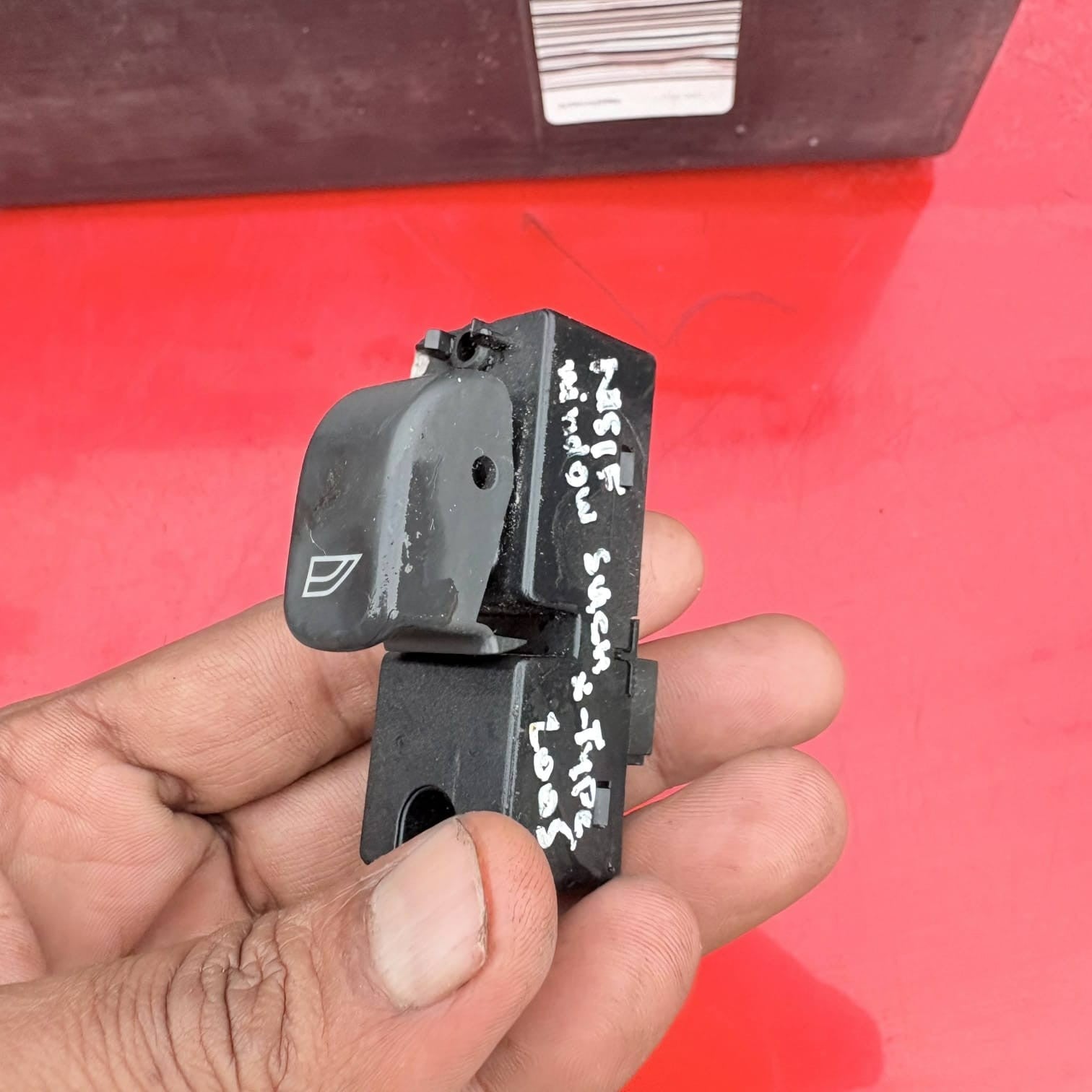 WINDOW LIFT SWITCH (FITS ALL DOORS)-Jaguar XJ XJ6 XJ8 XJR X350 2005 C2C1409