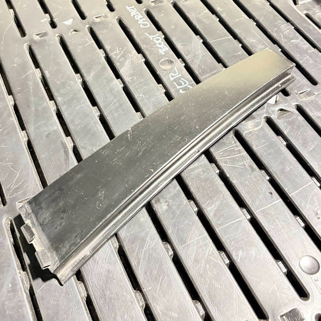 2005 VOLKSWAGEN PASSAT REAR RIGHT DRIVER EXTERIOR DOOR WINDOW TRIM COVER