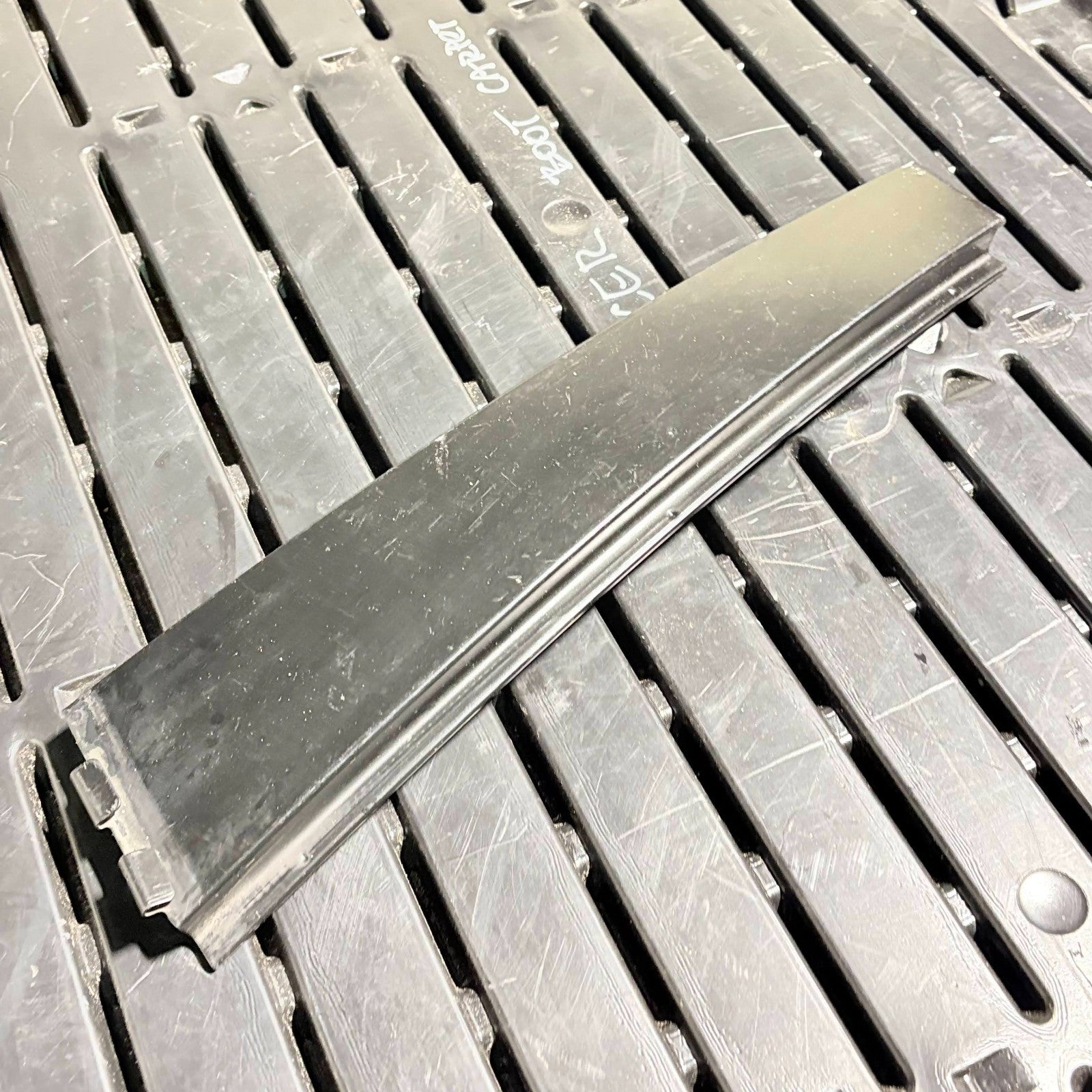 2005 VOLKSWAGEN PASSAT REAR RIGHT DRIVER EXTERIOR DOOR WINDOW TRIM COVER