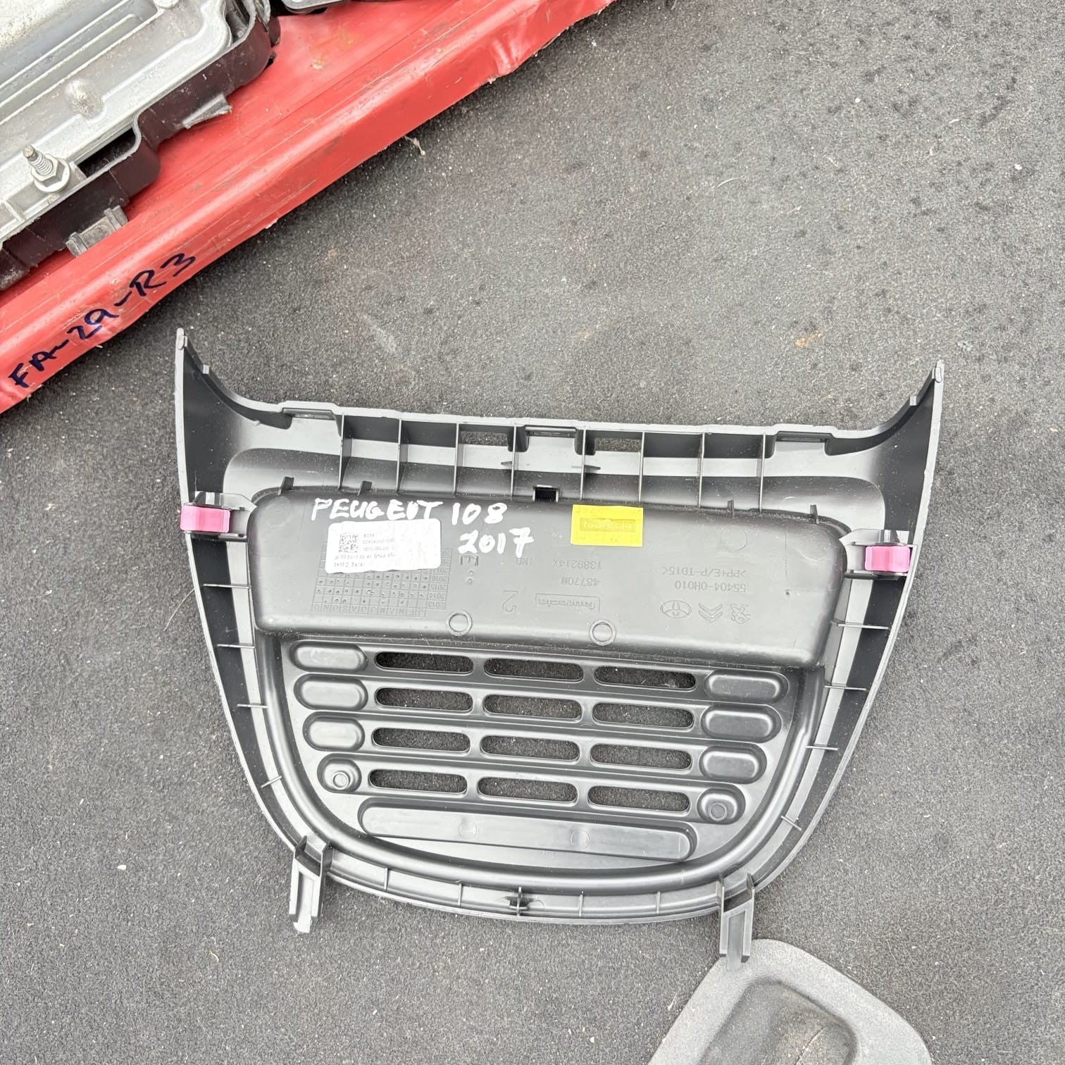 Peugeot 108 Toyota Aygo Citroen C1 2014-2022 Centre Top Dashboard Trim 55404-0H0