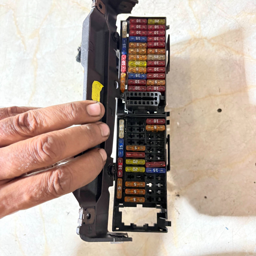 Volkswagen Fox 2005-2011 Offside Right Under Dashboard Fuse Box 5Z0941828A
