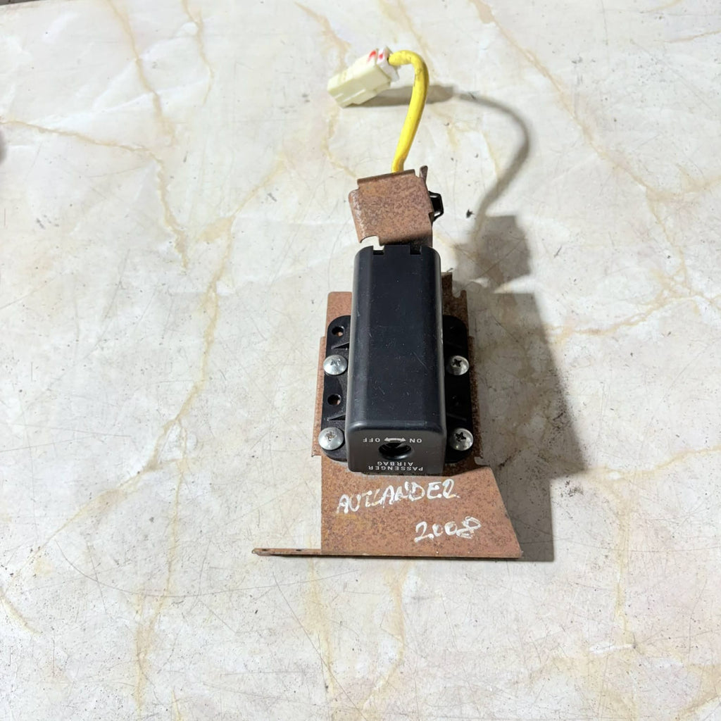 MITSUBISHI OUTLANDER MK2 CW7W 08-12 CW8W 08-10 AIRBAG ON OFF SWITCH 8610A054