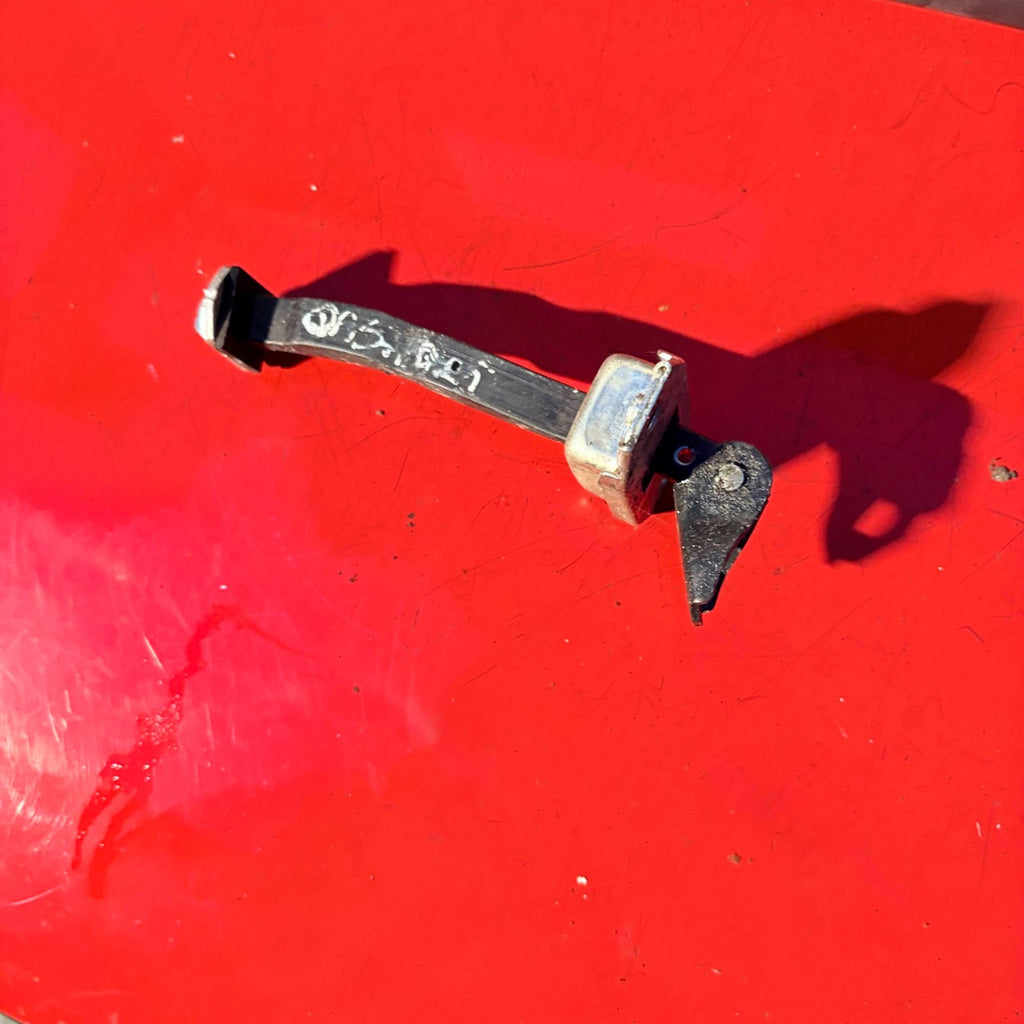 NISSAN QASHQAI NEARSIDE PASSENGER LEFT REAR DOOR CHECK STRAP