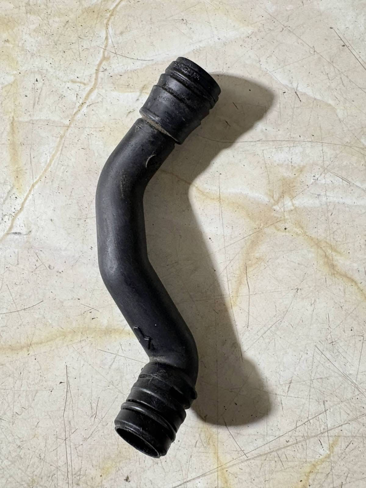 VOLKSWAGEN BREATHER HOSE PIPE 20012637B
