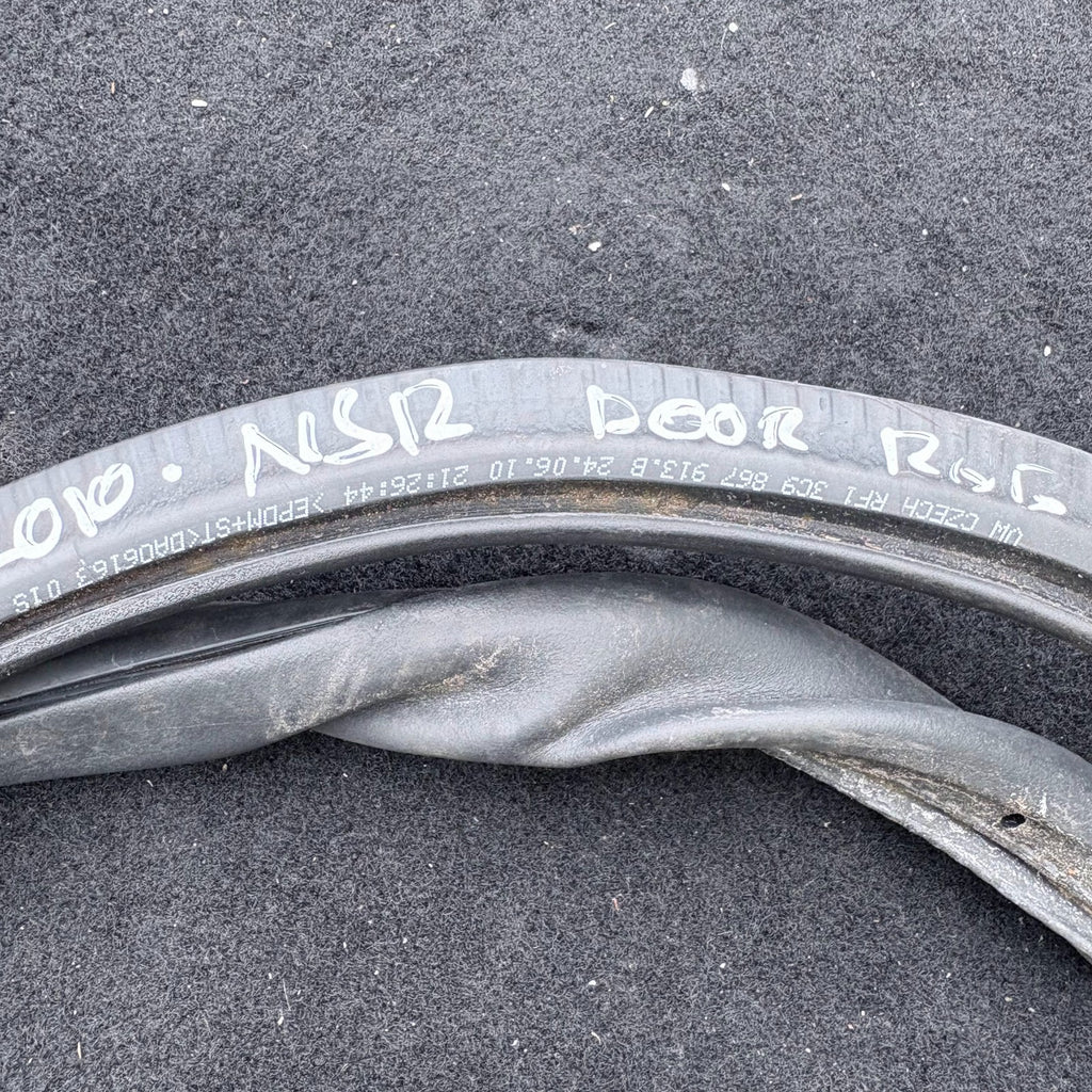 VW PASSAT B6 B7 ESTATE 2005-2015 REAR LEFT N/S REAR DOOR RUBBER SEAL 3C9867913B