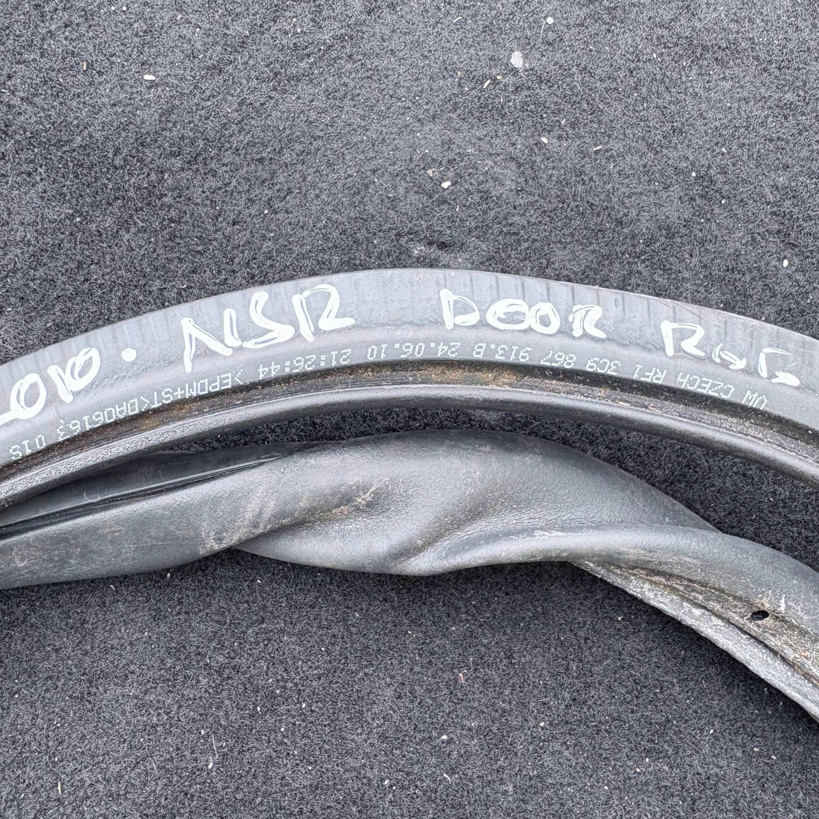 VW PASSAT B6 B7 ESTATE 2005-2015 REAR LEFT N/S REAR DOOR RUBBER SEAL 3C9867913B