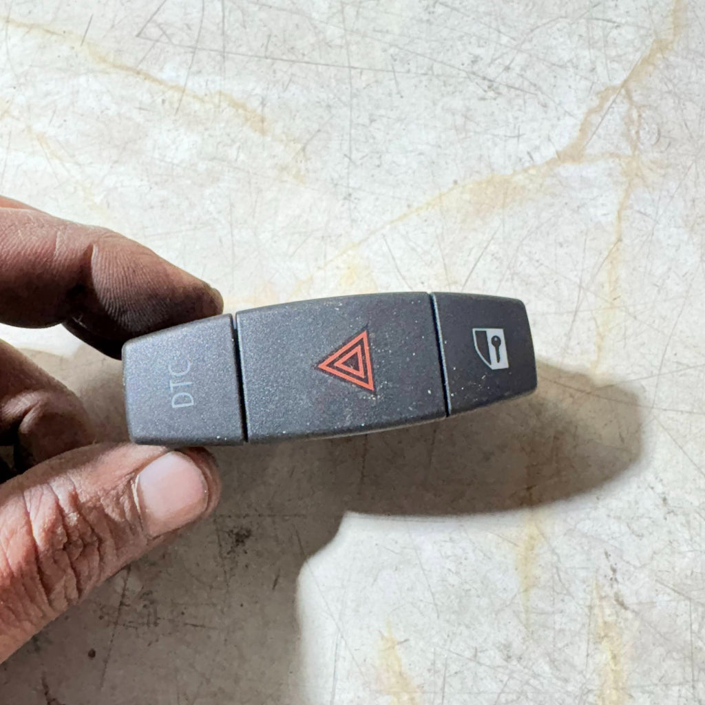 BMW 1 Series E87 130i Hazard Warning Light Switch Dashboard 549529100 05-07