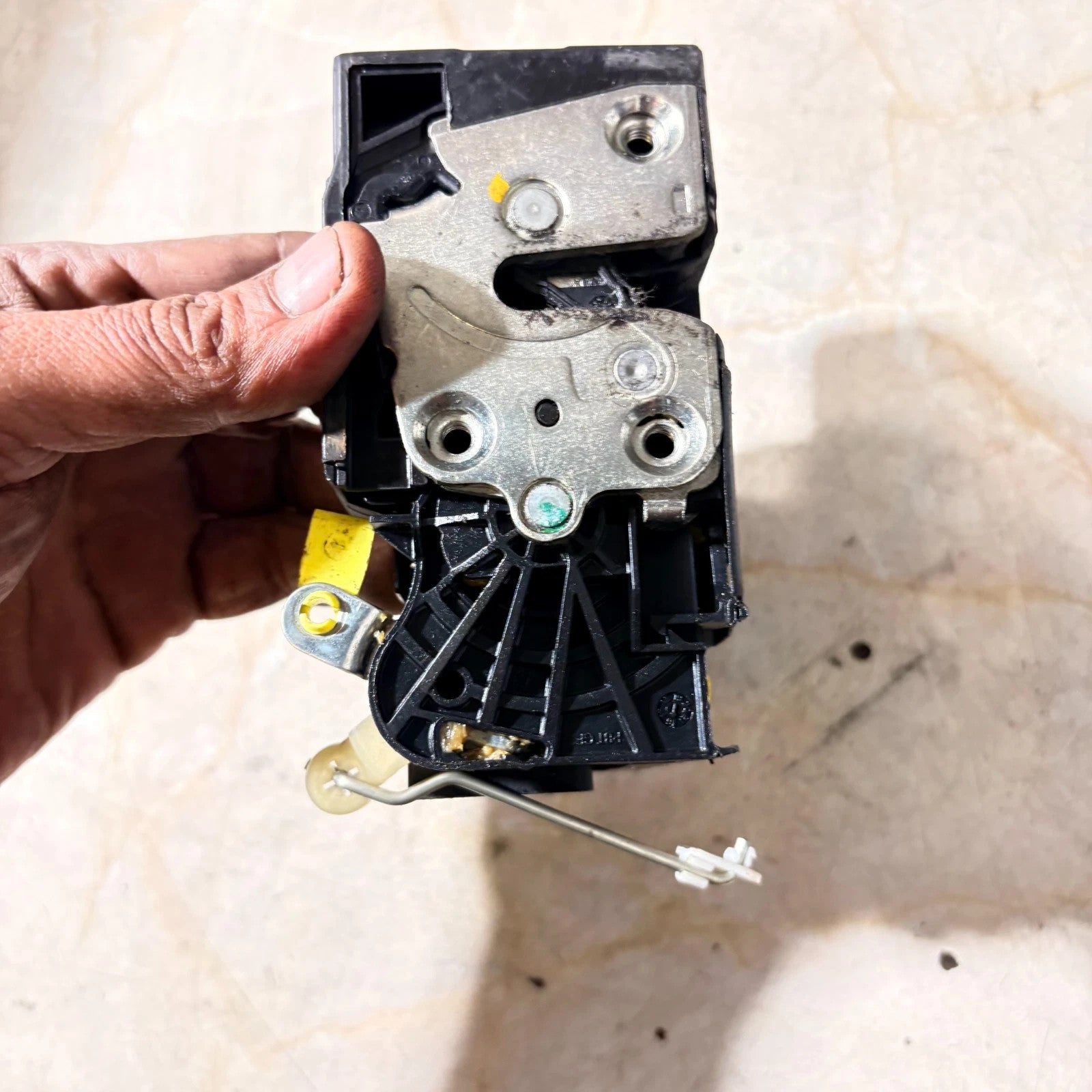 DACIA LOGAN DOOR LOCK FRONT LEFT 805031017RE 2014-2019