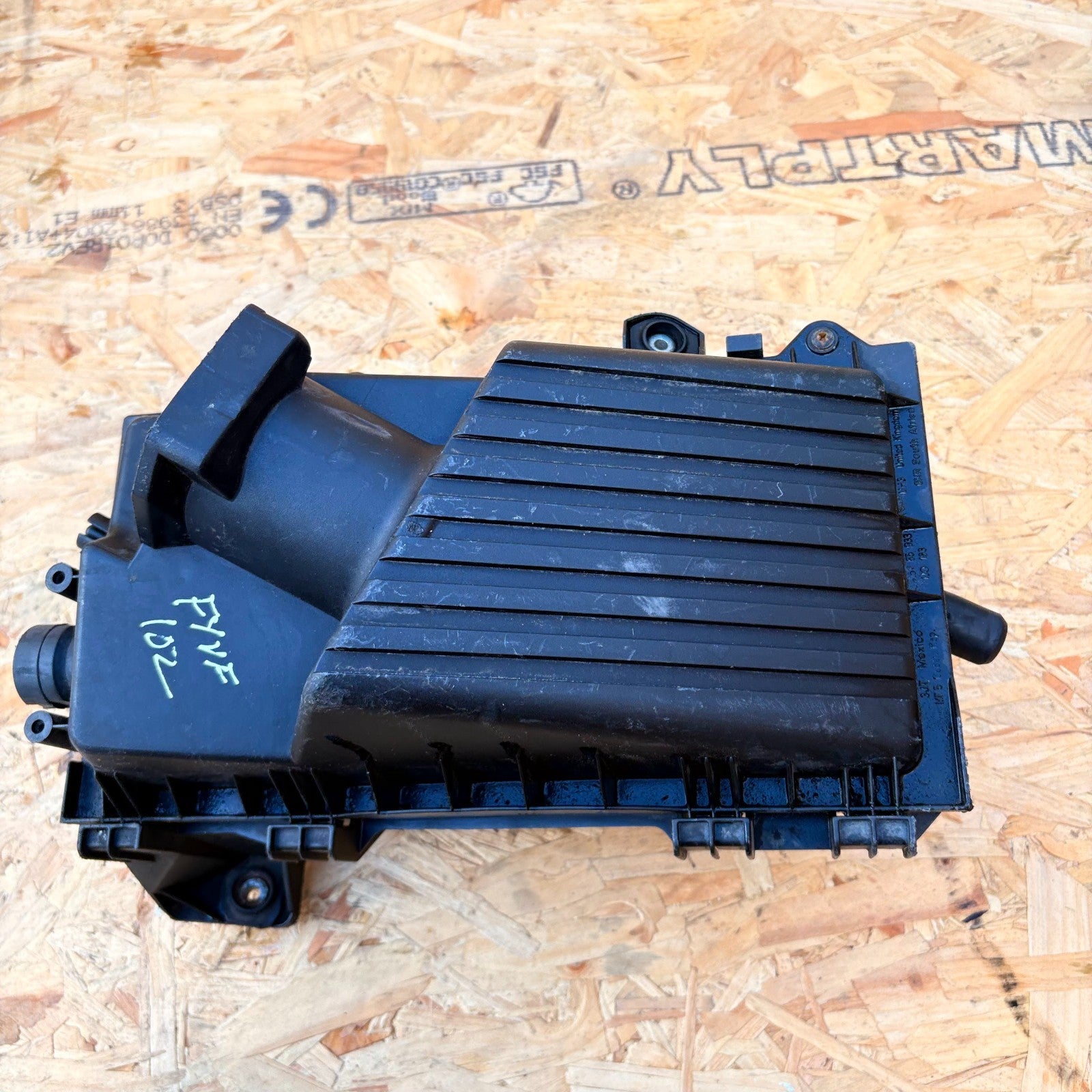 2004 Volkswagen New Beetle Air Filter Box Housing Airbox Intake Case