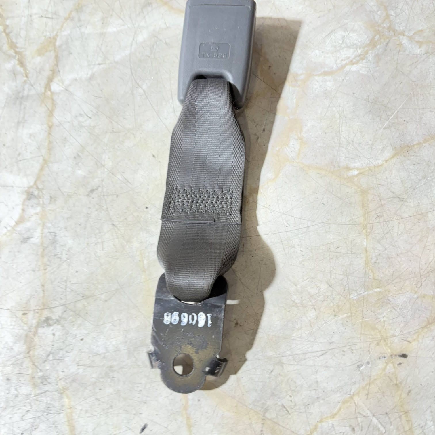 Kia Sorento XM Mk2 2010-2012 Rear Centre Seat Belt Buckle Receiver Stalk 5DR