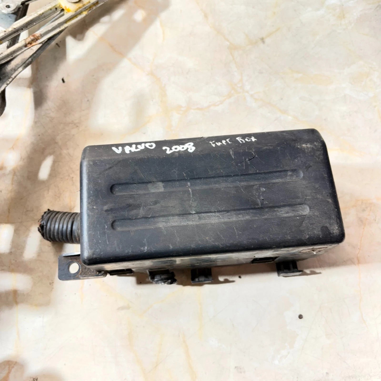 Volvo V50 MK1 Facelift 2007-2012 Engine Bay Fuse Box Module Cover Lid