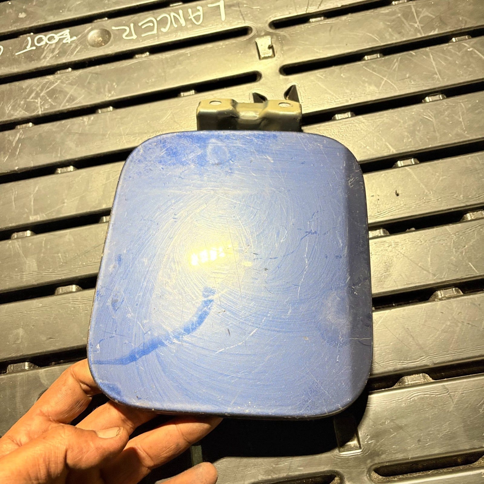 2002-2006 HONDA CRV FUEL FLAP COVER IN BLUE