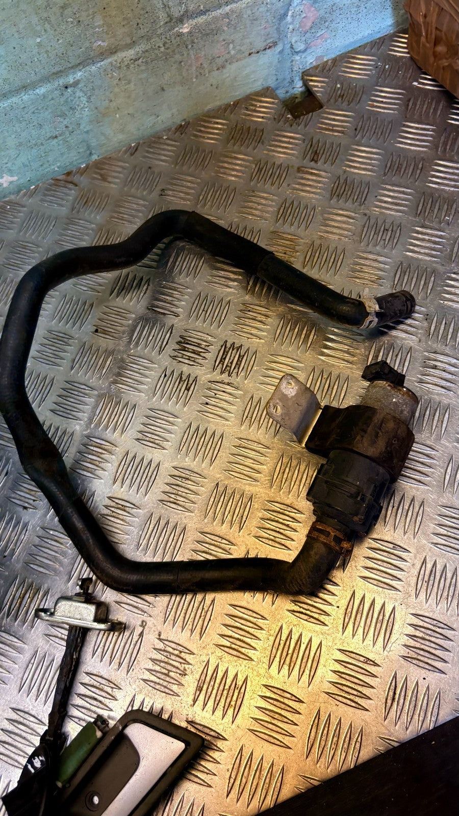 2004-2008 Chrysler Crossfire Auxiliary Water Pump