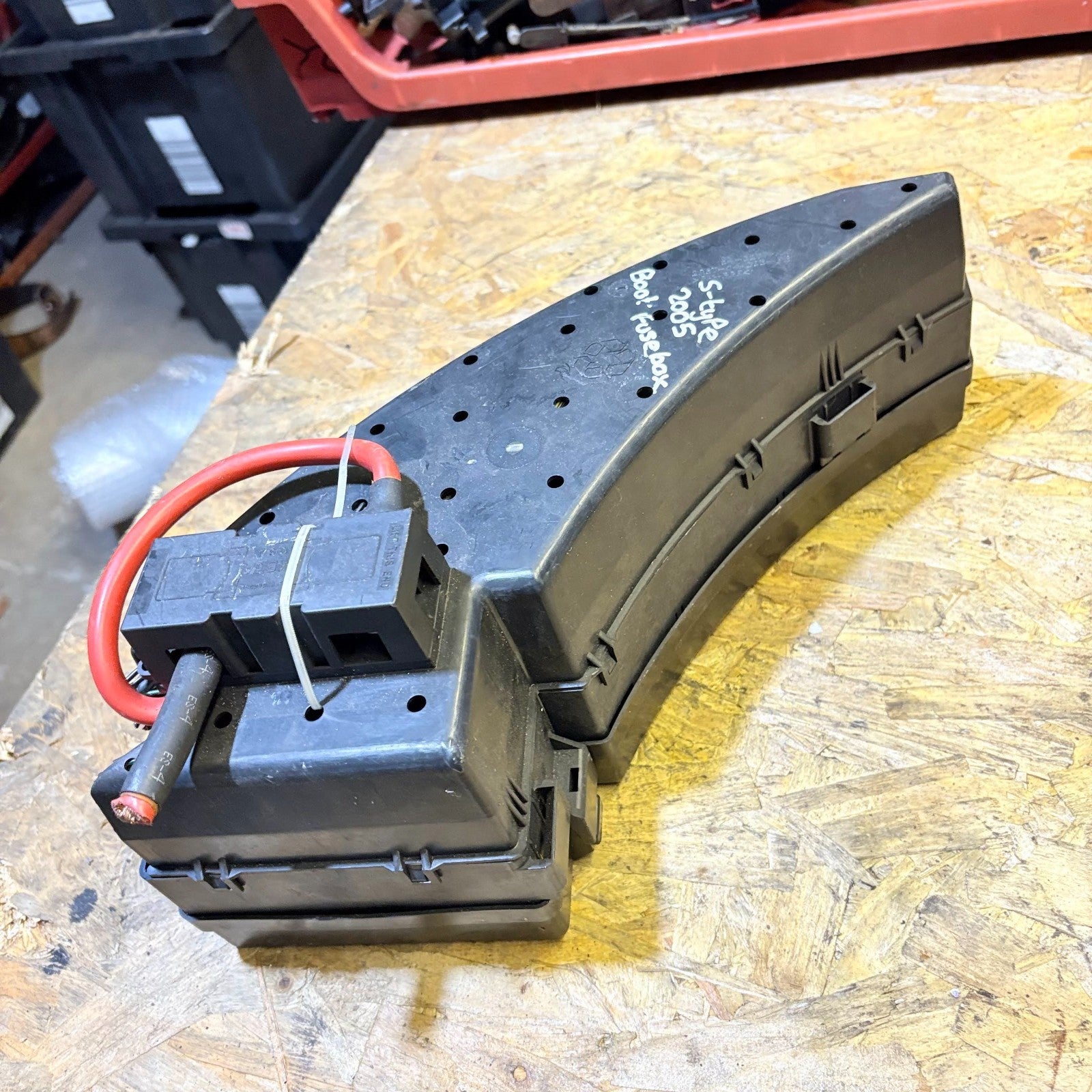 JAGUAR S TYPE 1997-2007 REAR TRUNK BOOT FUSE BOX 2R8T14A003FB