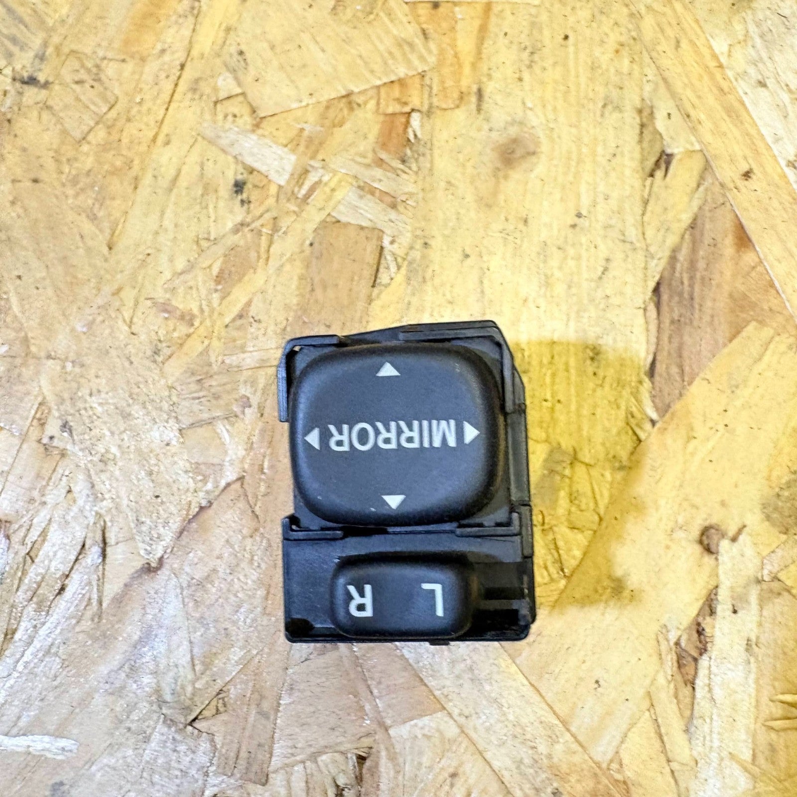 2011 TOYOTA MK2 WING MIRROR SWITCH 183574