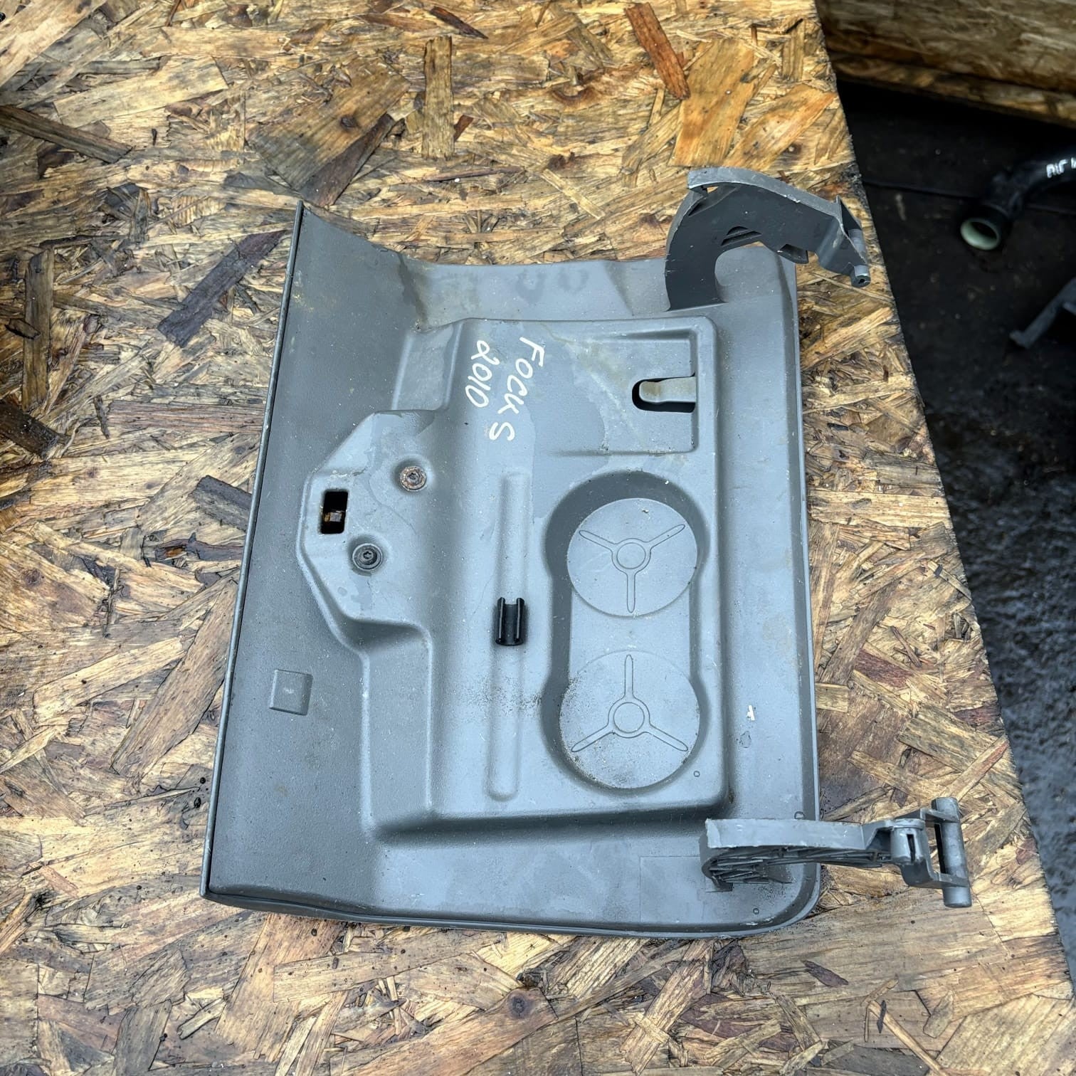 FORD FOCUS MK2 2010 GLOVE BOX 4M51 A06044 BEW