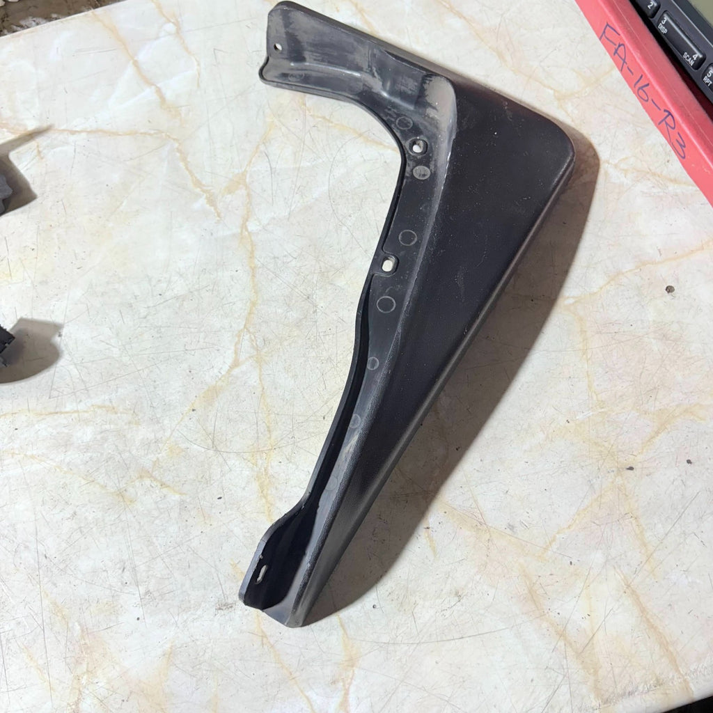 SKODA SUPERB Passenger Front Left Side Mud Flap 2001-2008