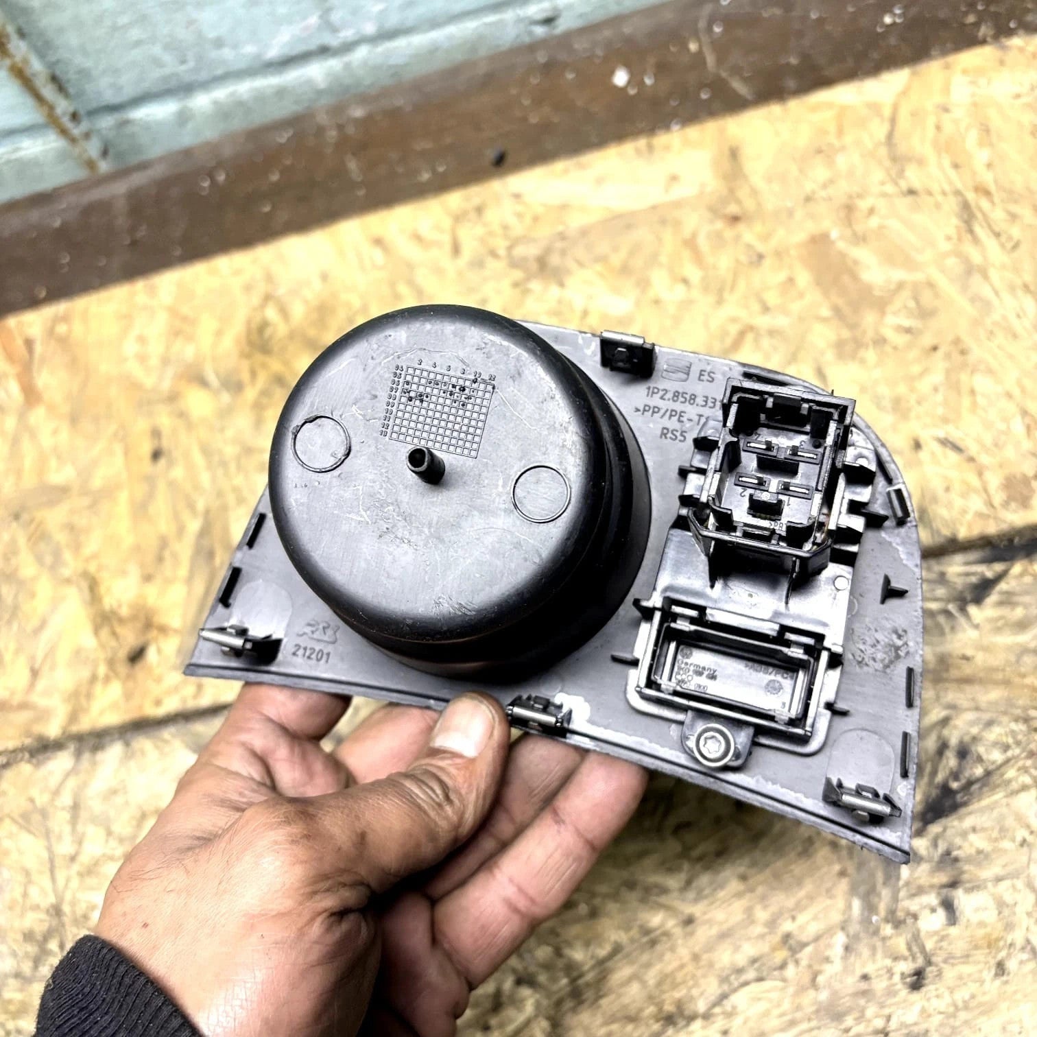 SEAT Leon Mk2 1P Centre Console Cup Holder + Hazard Switch 2006-2013 1P2858331