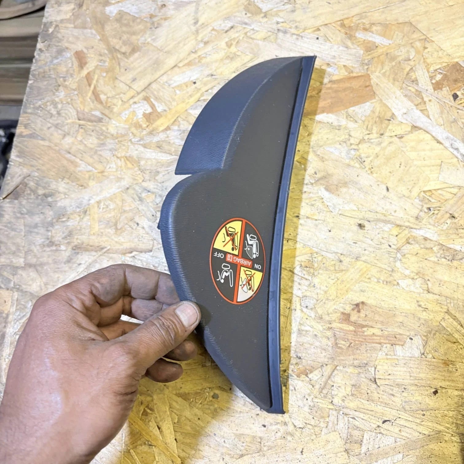 RENAULT TWINGO MK2 GT DASH END TRIM (PASSENGERS FRONT SIDE) 8200510233