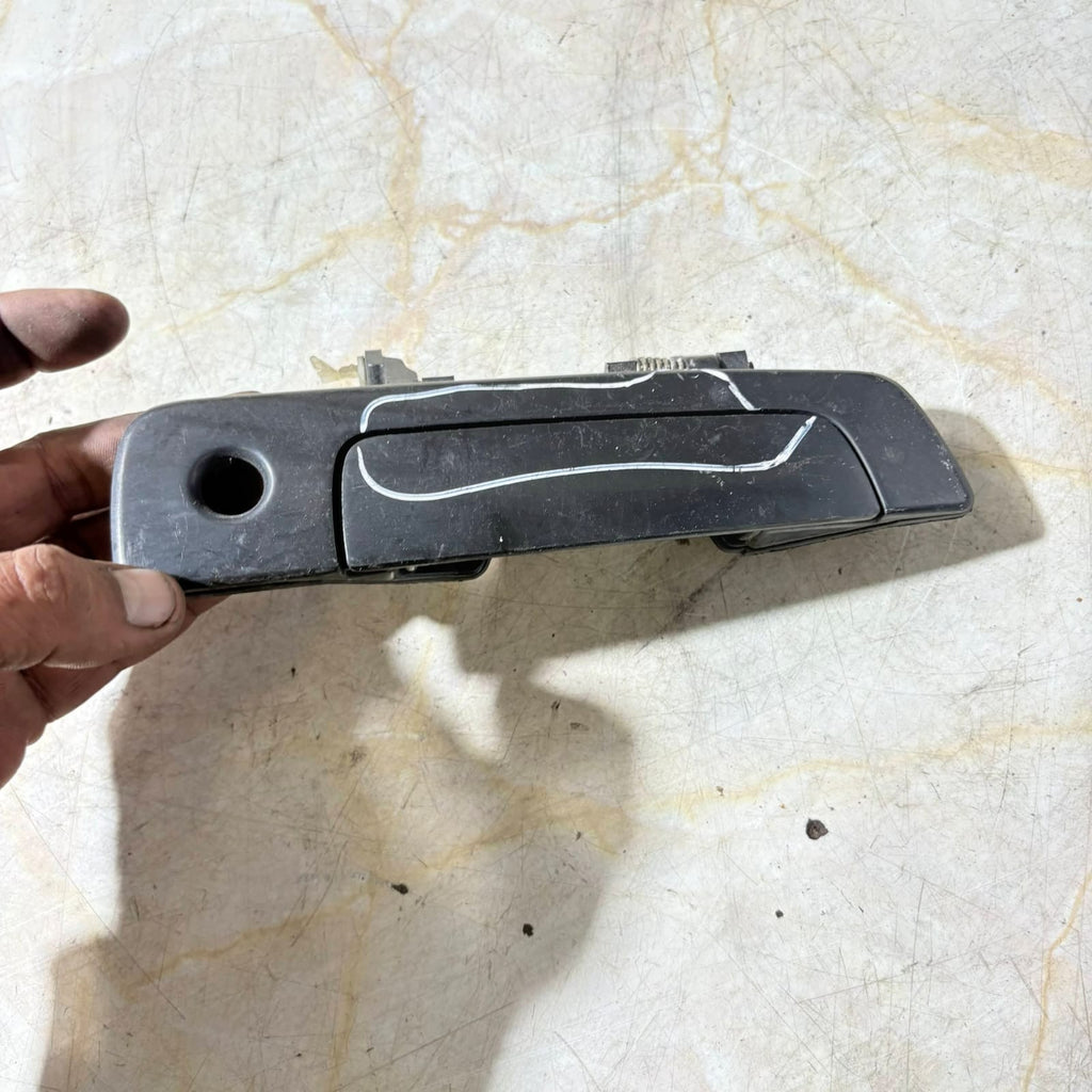 MITSUBISHI SHOGUN PININ EQUIPPE GDI Driver Front EXTERIOR HANDLE (OSF) MR271868