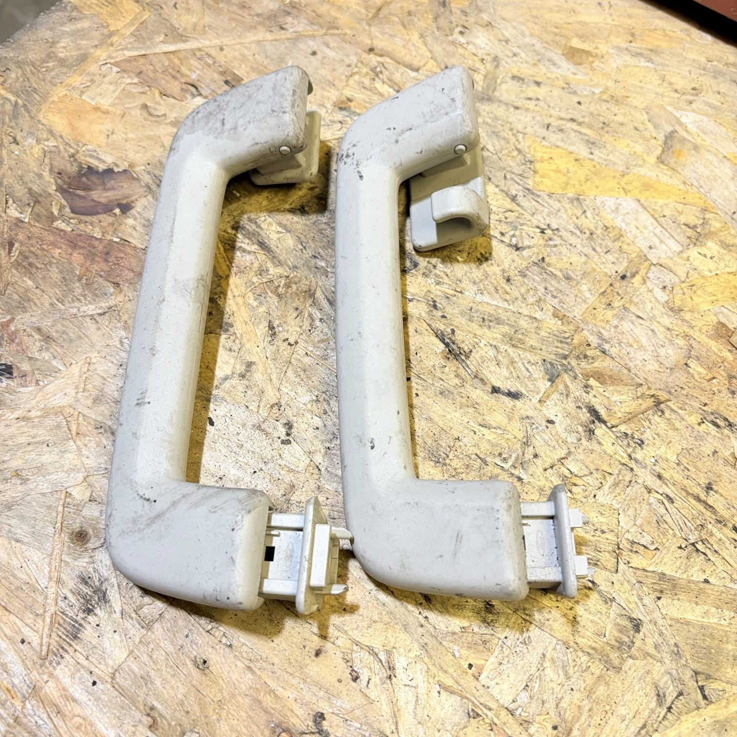 LAND ROVER DISCOVERY 4 ROOF GRAB HANDLE REAR LANDMARK SDV6 MK4 168000180