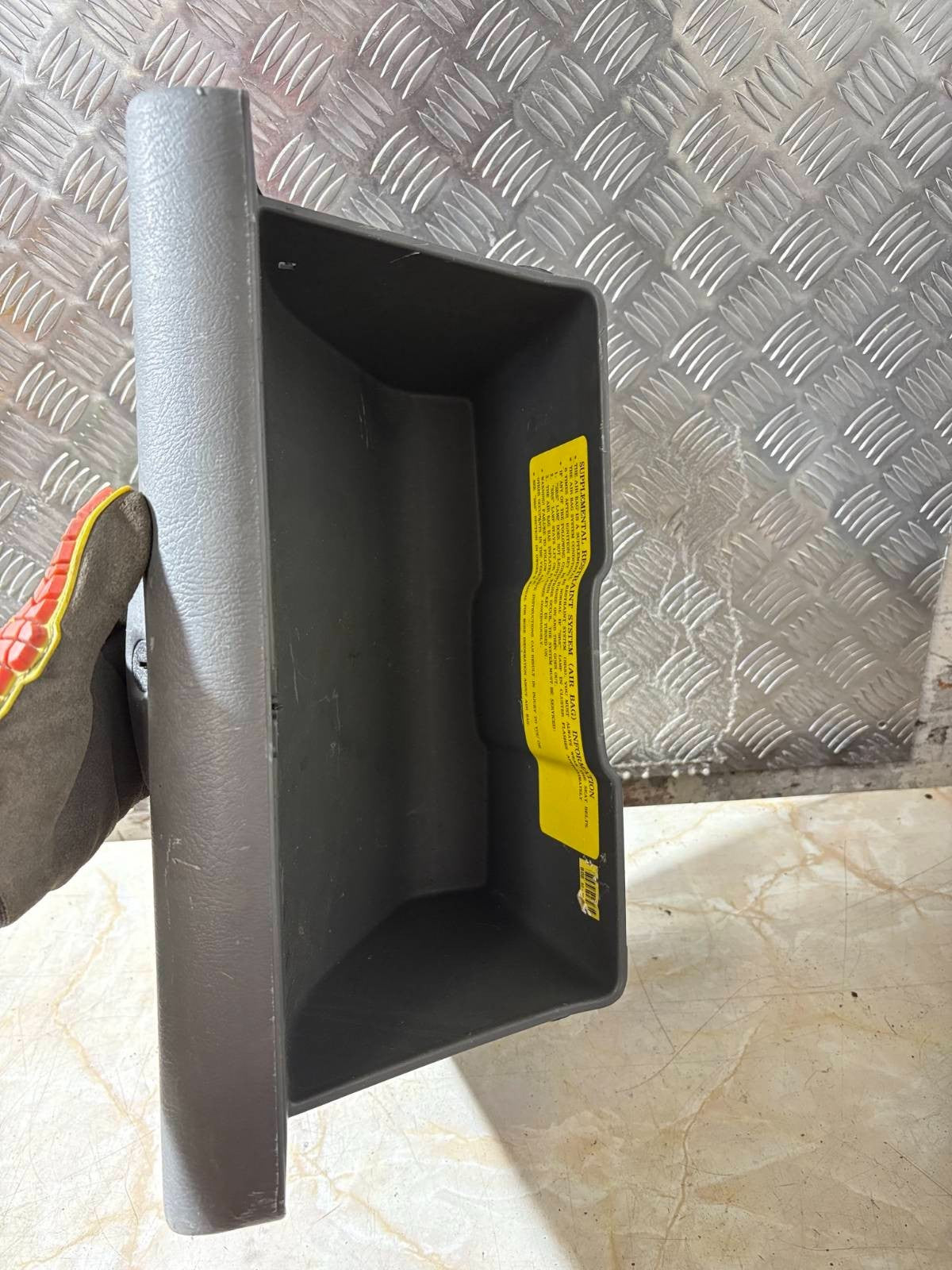 HYUNDAI 2002-2004 GLOVE BOX STORAGE COMPARTMENT 84511-1C700