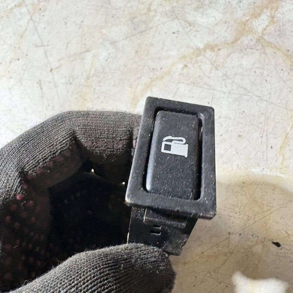 Toyota Avensis T25/T250 Fuel Filler Flap Release Switch Button 156795 2003-2008