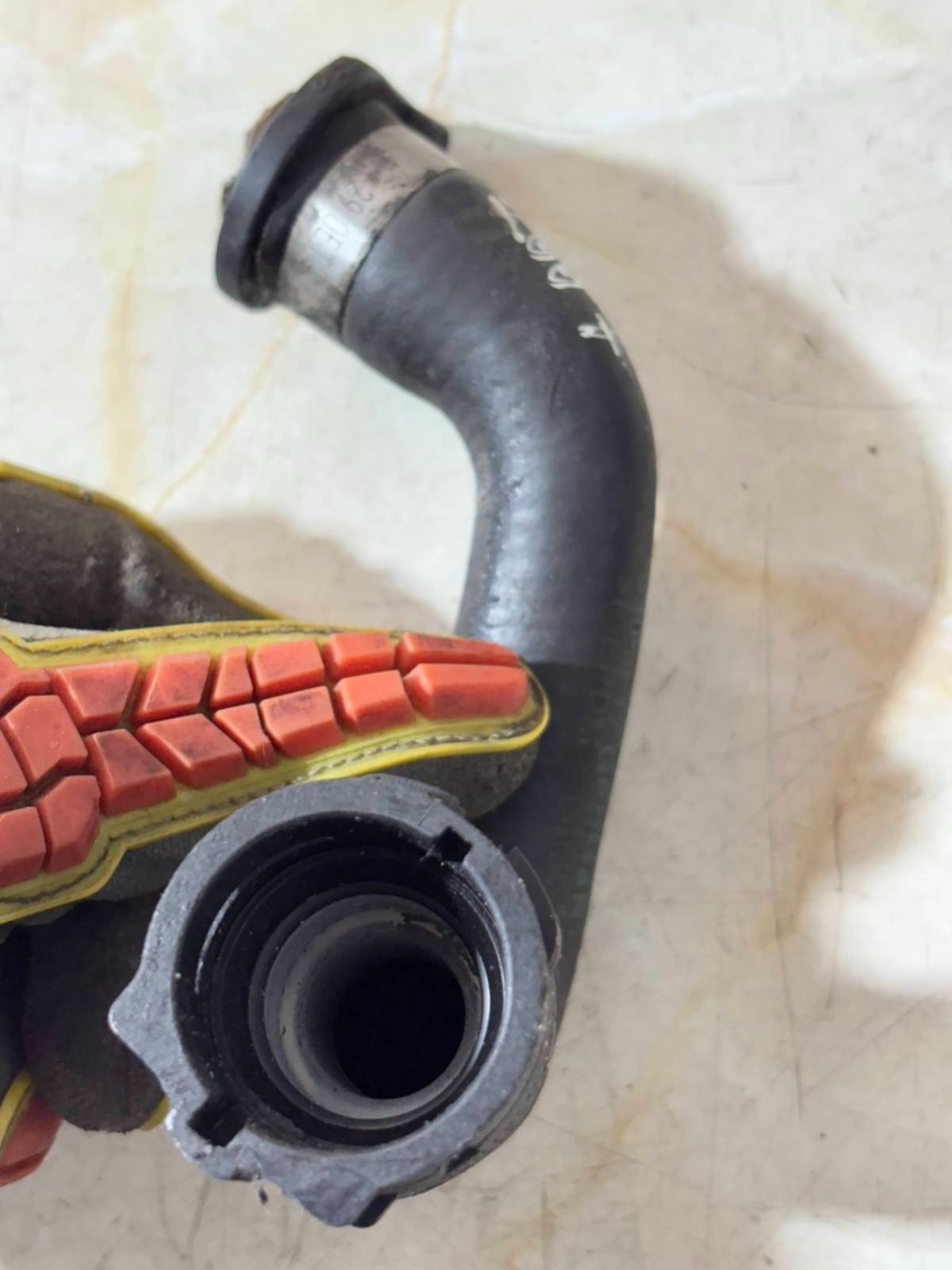 BMW 1 SERIES 116 2007-2012 RADIATOR HOSE PIPE 7572158 11537572158