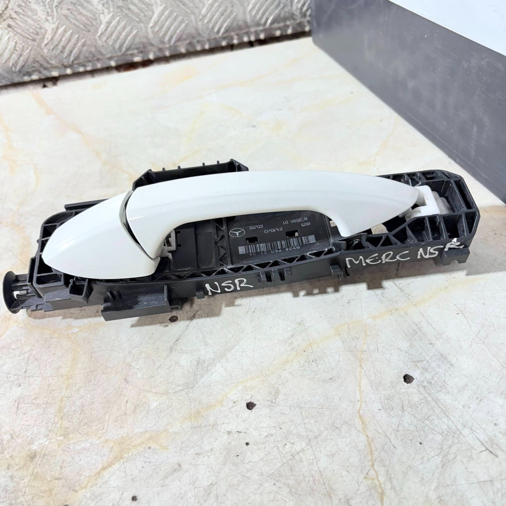 Mercedes CLS C218 Rear Left Outer Door Handle 02047602134 A2047602134 2011-2017