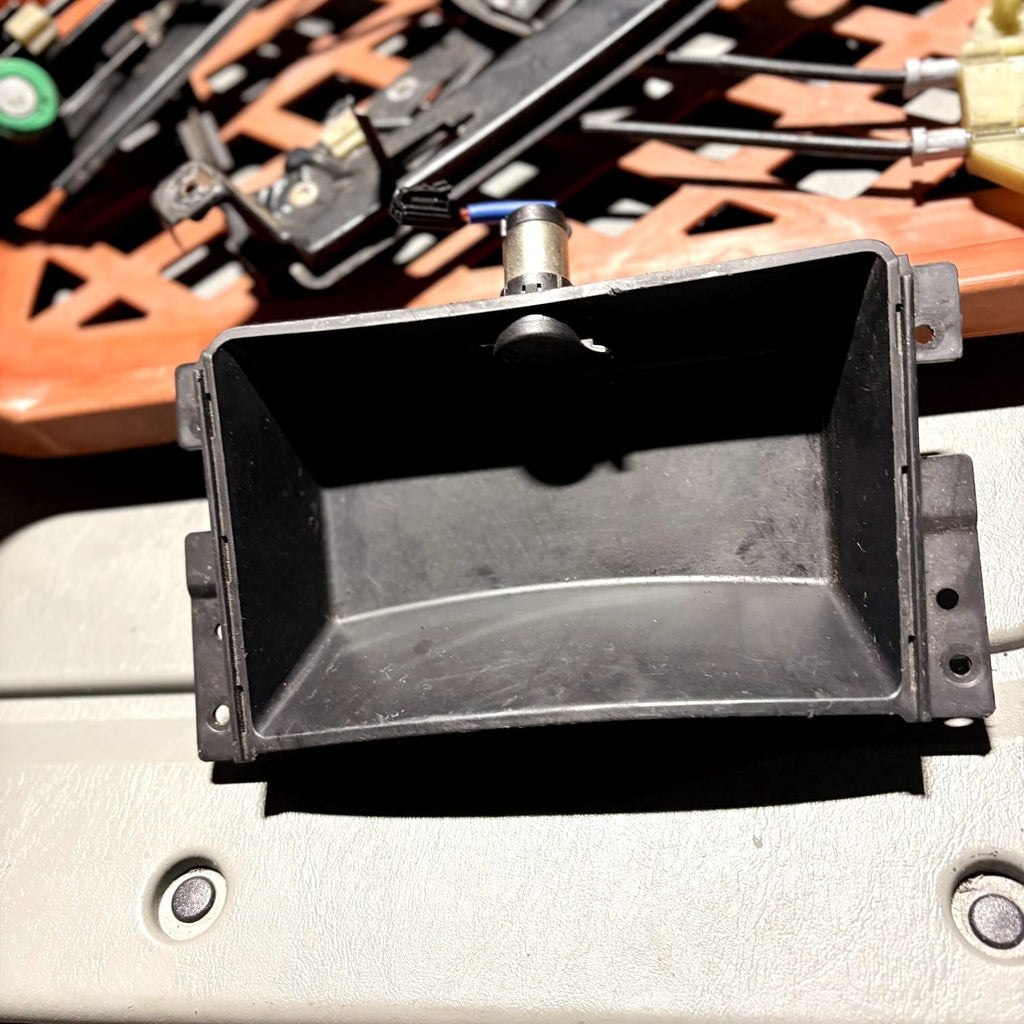 Kia Sorento MK1 2007-2009 Centre Console Cubby 12V Socket Cover 84684-3E700