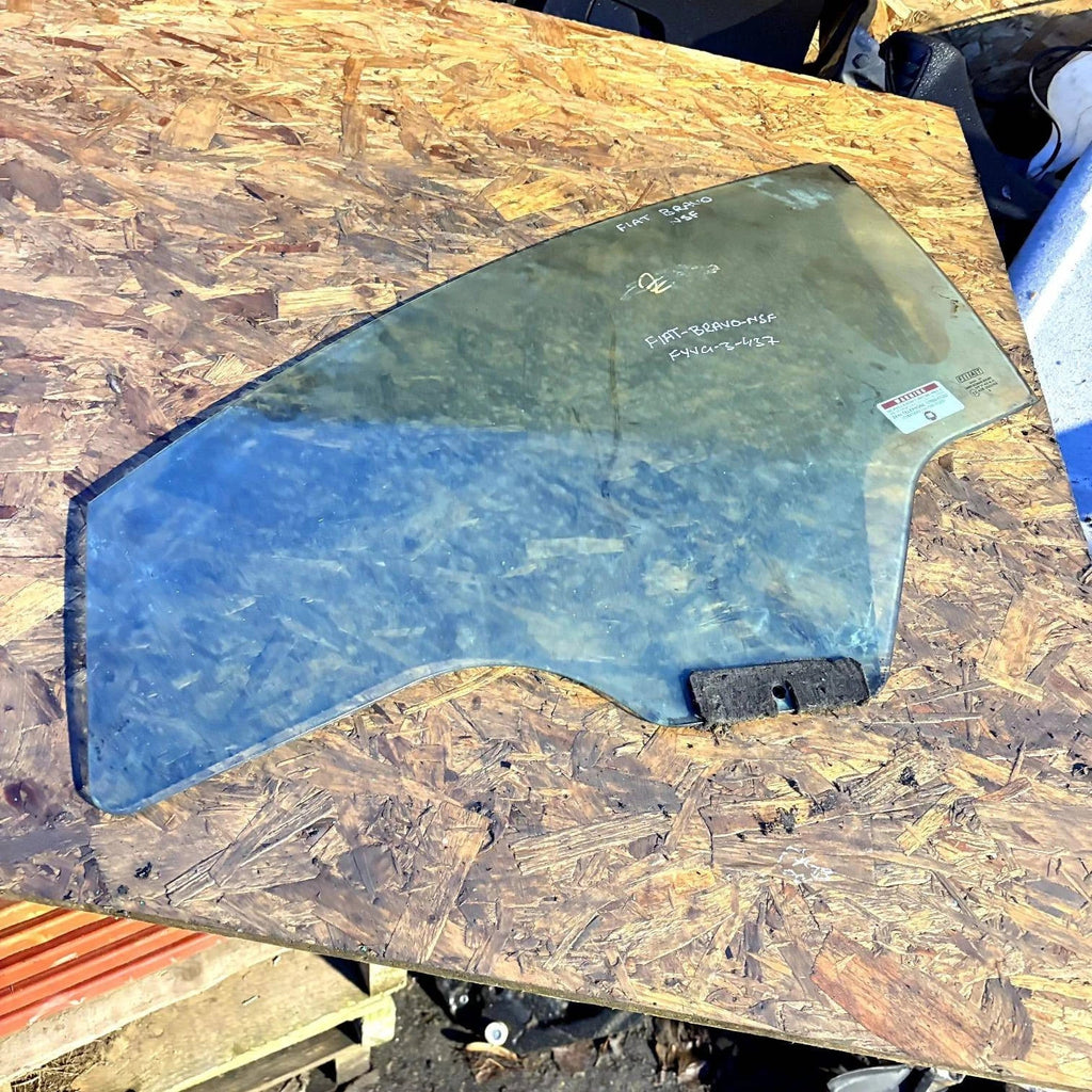Fiat Bravo Window Glass Passenger side Front Left 2007-2012
