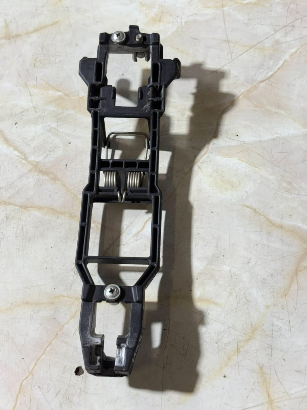 MERCEDES CLK 230K C208 W208 1997-2002 2DR LEFT EXTERIOR DOOR HANDLE CARRIER