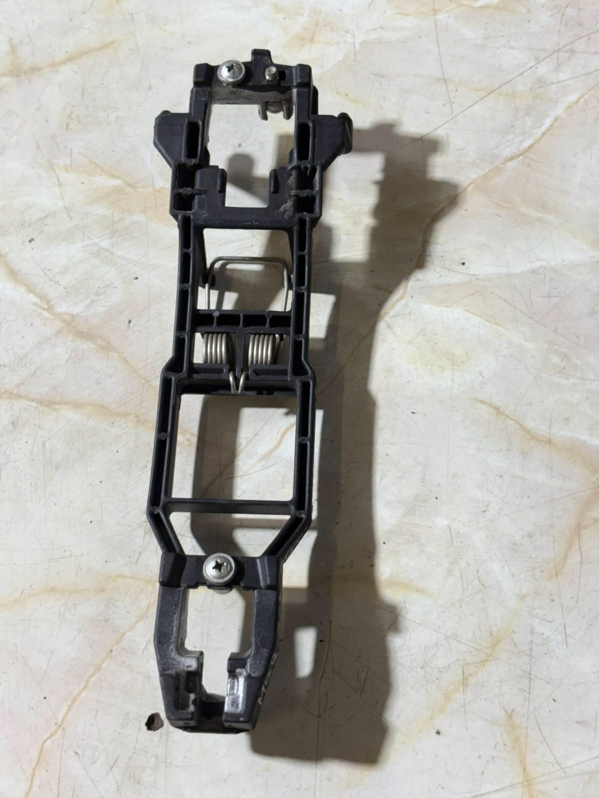 MERCEDES CLK 230K C208 W208 1997-2002 2DR LEFT EXTERIOR DOOR HANDLE CARRIER