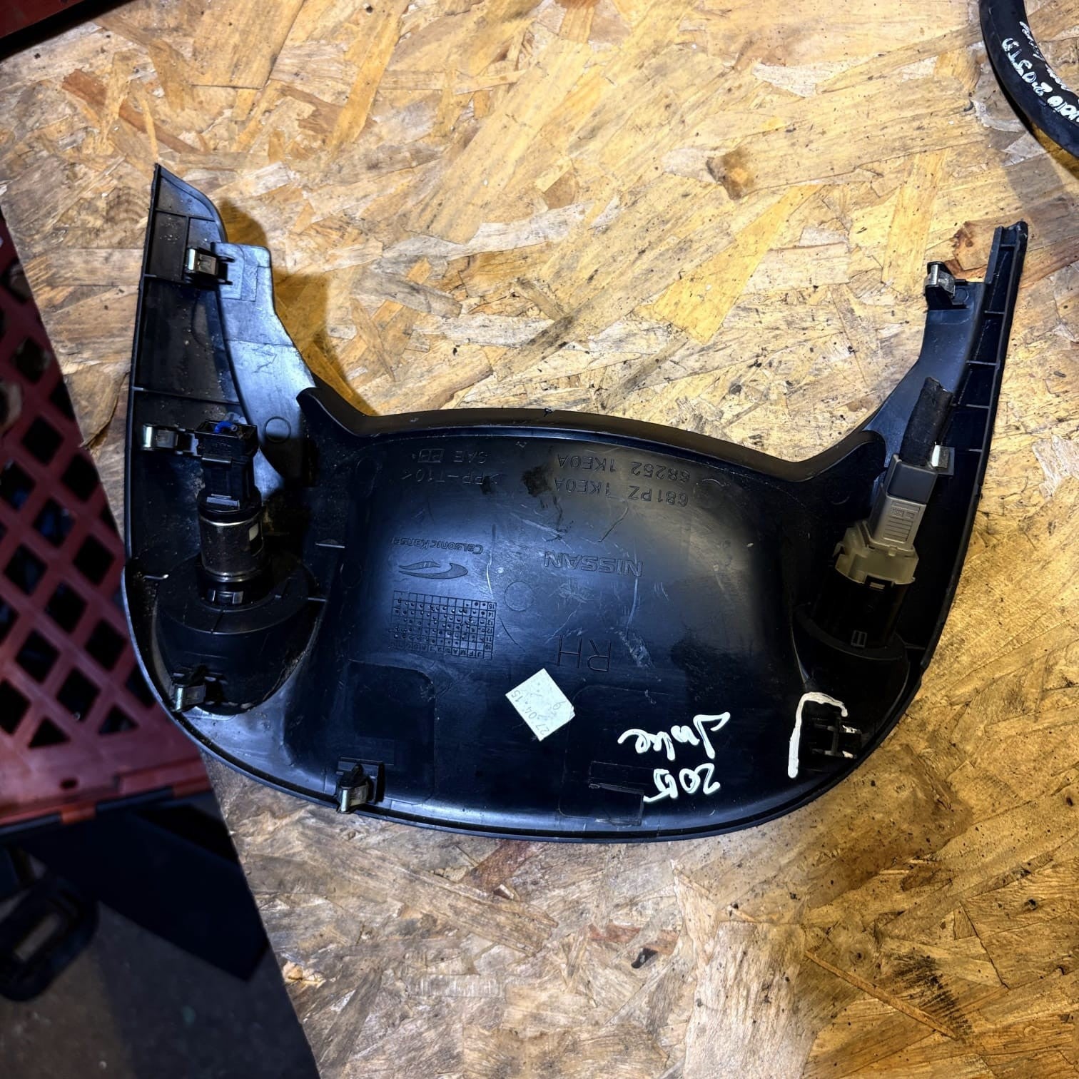 Nissan Juke F15 1.2L Centre Console Trim with USB/AUX Port 682521KE0A 2015