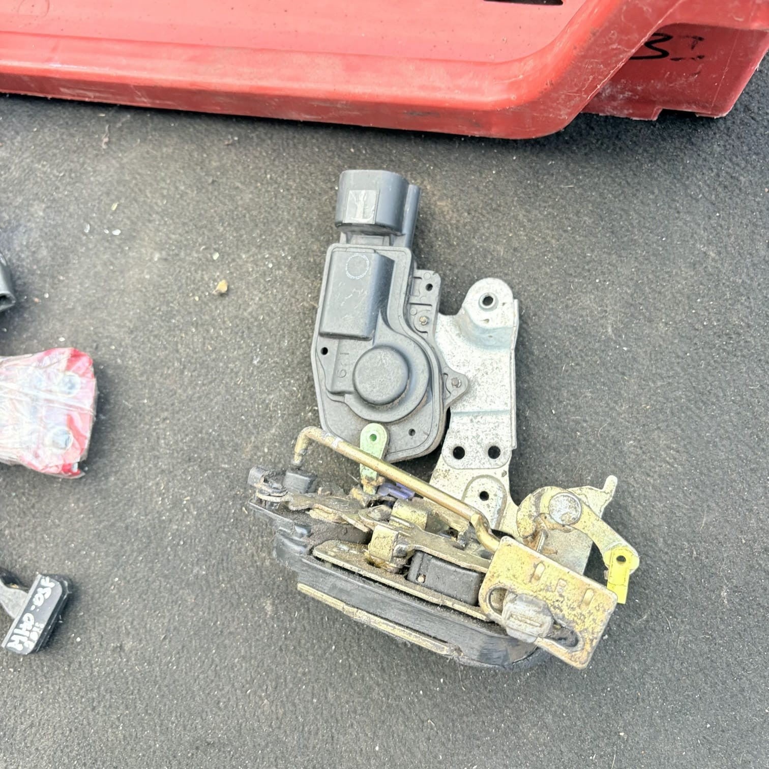 PASSENGER FRONT DOOR LOCK/5.PUERTAS/6.PINES 595032 FOR TOYOTA RAV 4 A2 2.0 TU