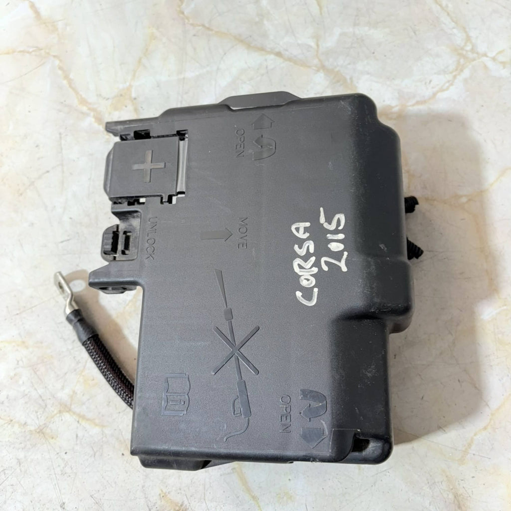 VAUXHALL ADAM BATTERY FUSE BOX 525230582 POWER BOARD 1.4 PETROL A14XEL 2015
