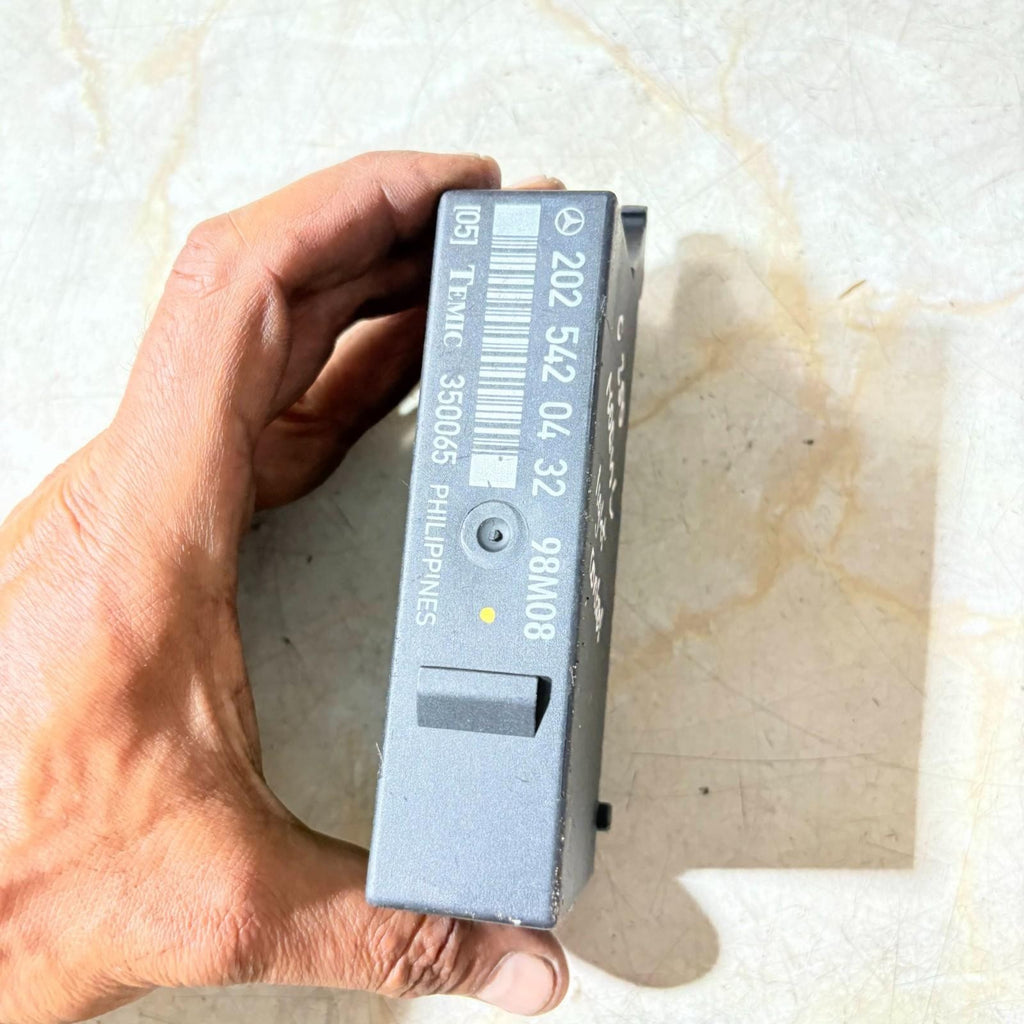 MERCEDES 2000-2010 W203 C250 SPORT AUTO LIGHT CONTROL MODULE 202 542 04 32