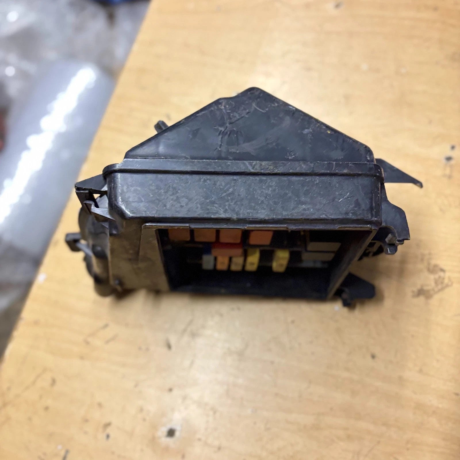 Fiat 500 2009 Engine Bay Fuse Box Relay Box Under Bonnet Power Distribution