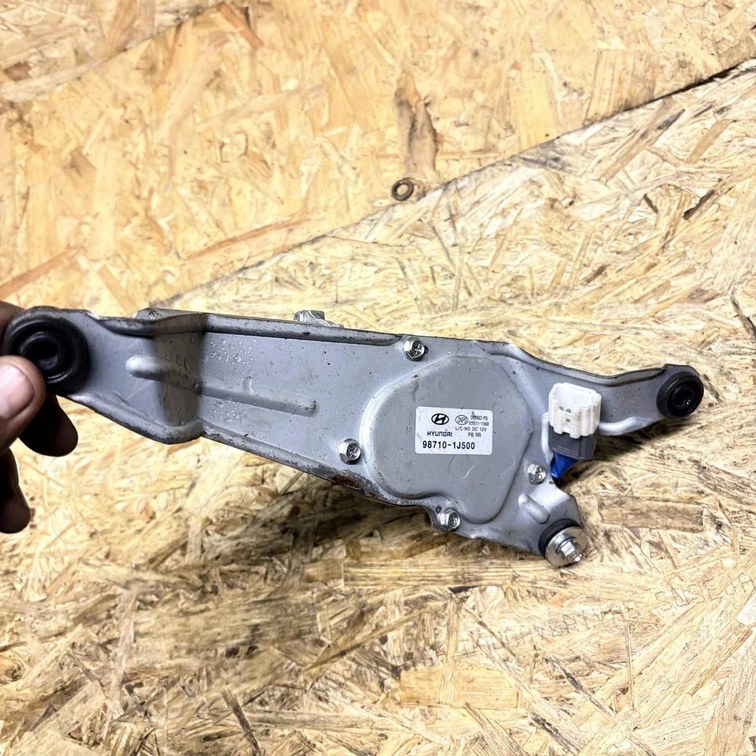 HYUNDAI I20 REAR WINDSCREEN WIPER MOTOR 2014 98710-1J500