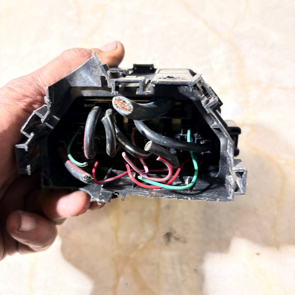 Toyota RAV4 Mk2 2004-2005 Relay Fuse Box Engine Bay Wiring Block Relays