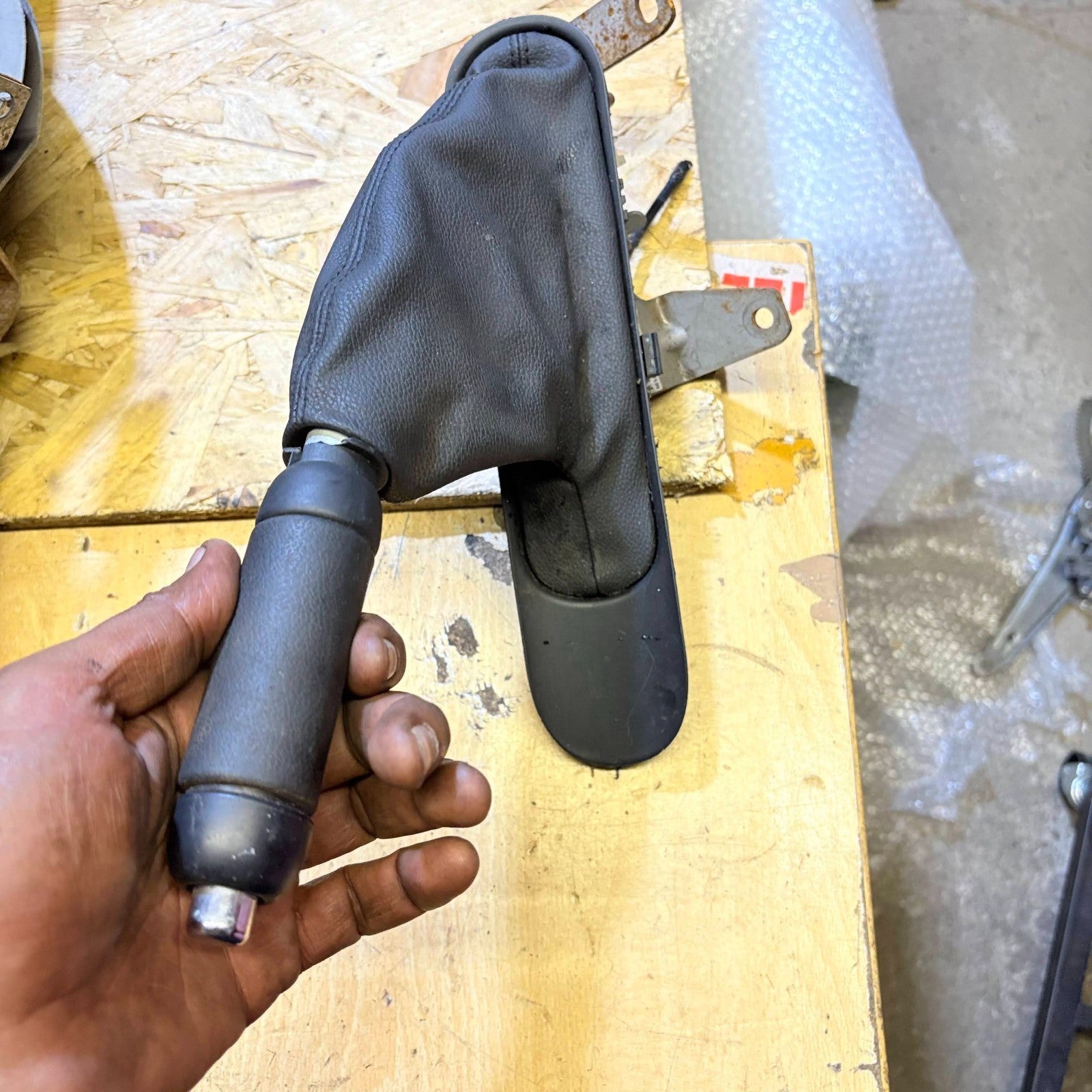 2011 MINI CLUBMAN HANDBRAKE LEVER 15557110