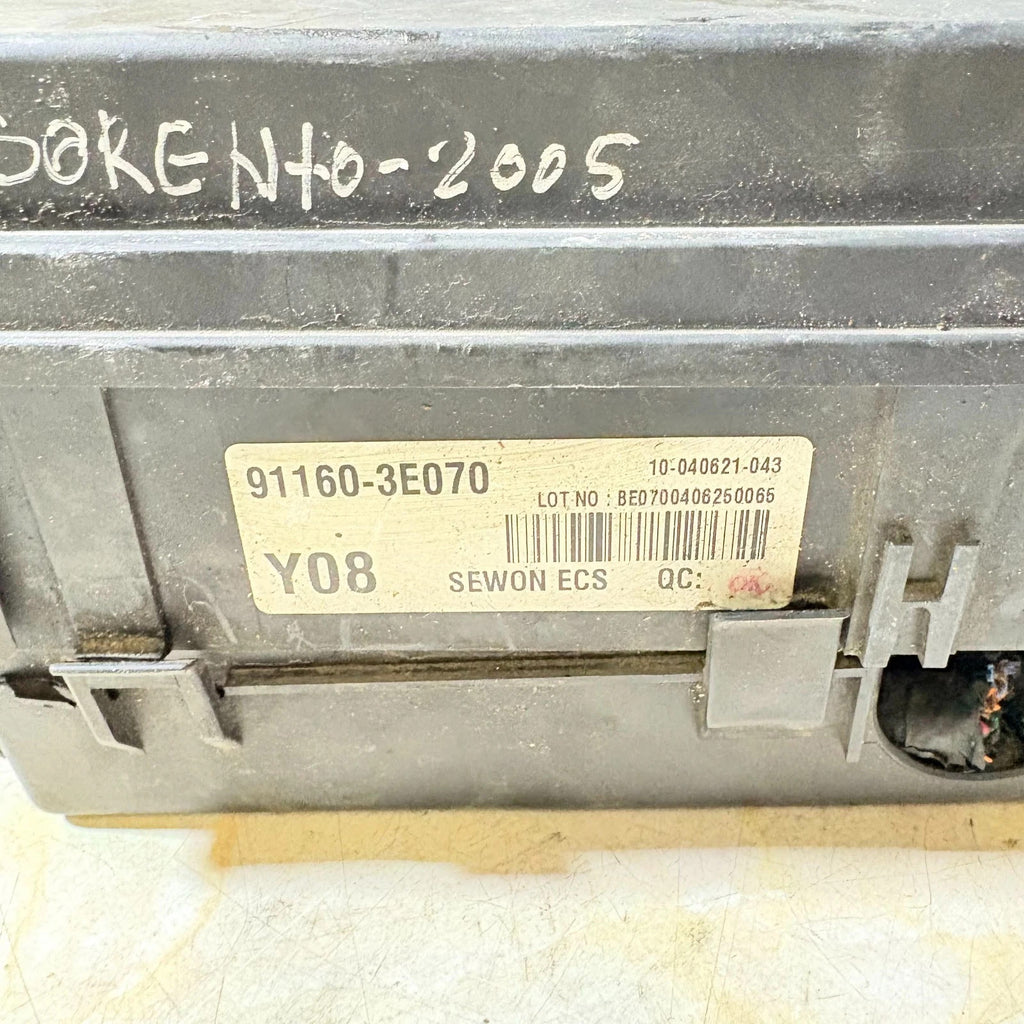Kia Sorento 2.5 CRDi 2002-2009 Engine Bay Fuse & Relay Box 91160-3E070