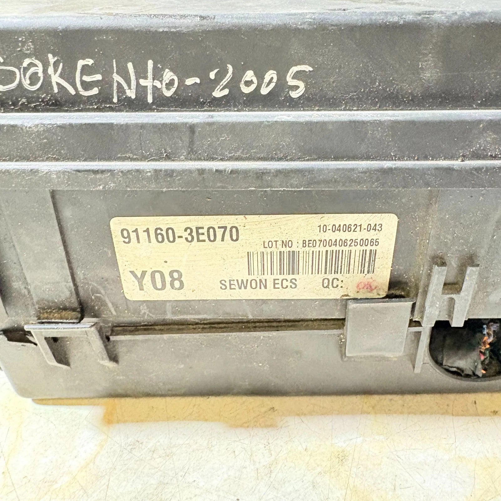 Kia Sorento 2.5 CRDi 2002-2009 Engine Bay Fuse & Relay Box 91160-3E070