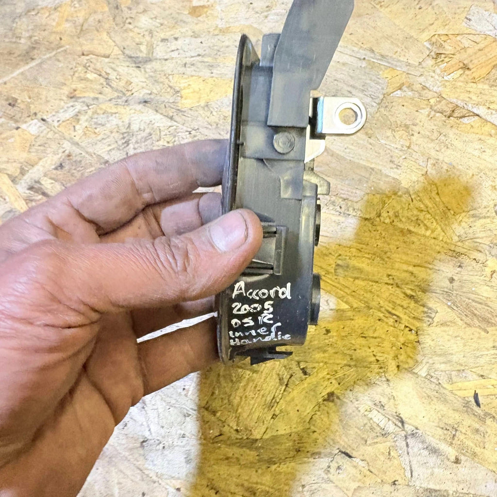 2003-2007 HONDA ACCORD DRIVER REAR RIGHT SIDE INNER DOOR HANDLE