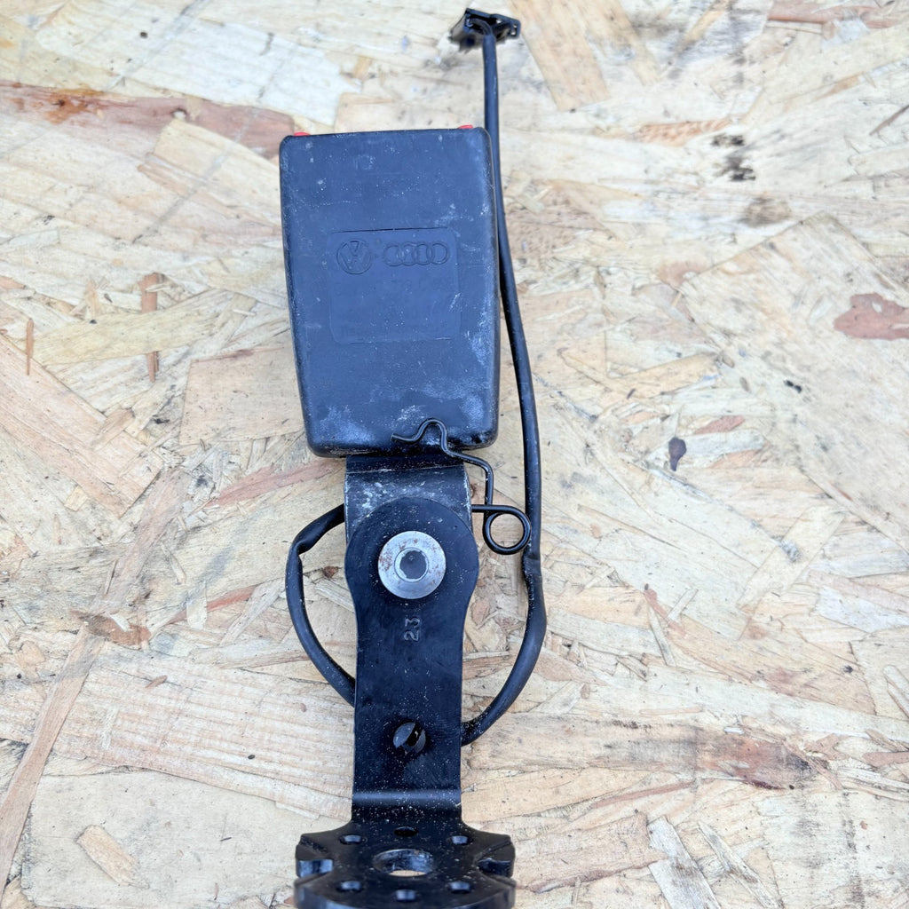 2014 AUDI A1 OFFSIDE REAR SEATBELT BUCKLE STALK 8X0857739