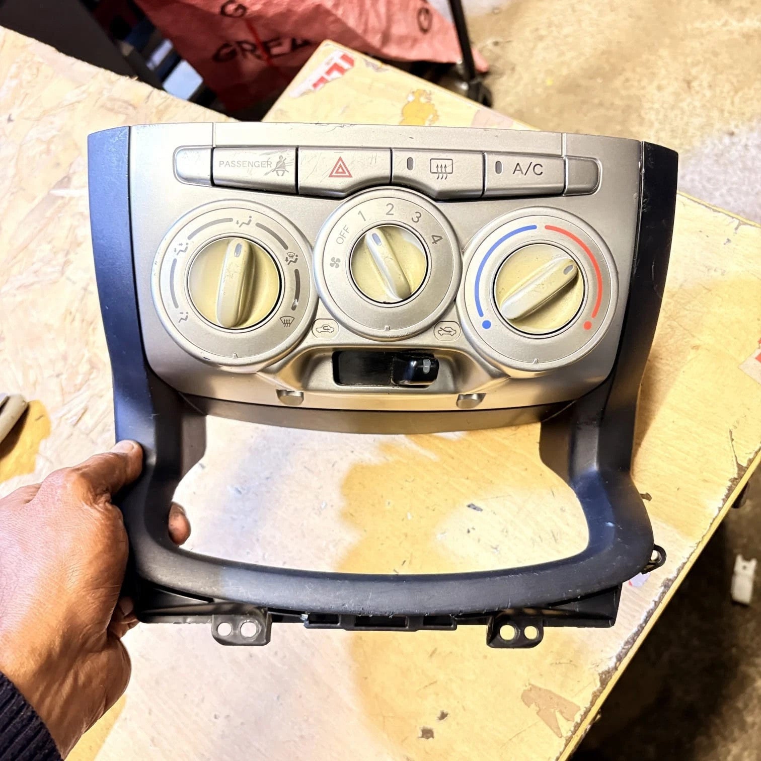 DAIHATSU SIRION MK2 2010 HEATER/AC CONTROLLER 30497 Climate